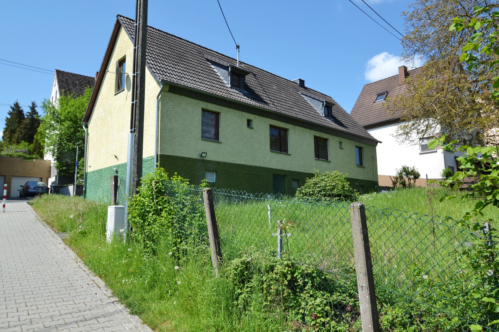 Handwerker aufgepasst: Sanierungsbedürftiges Ein- bis Zweifamilienhaus