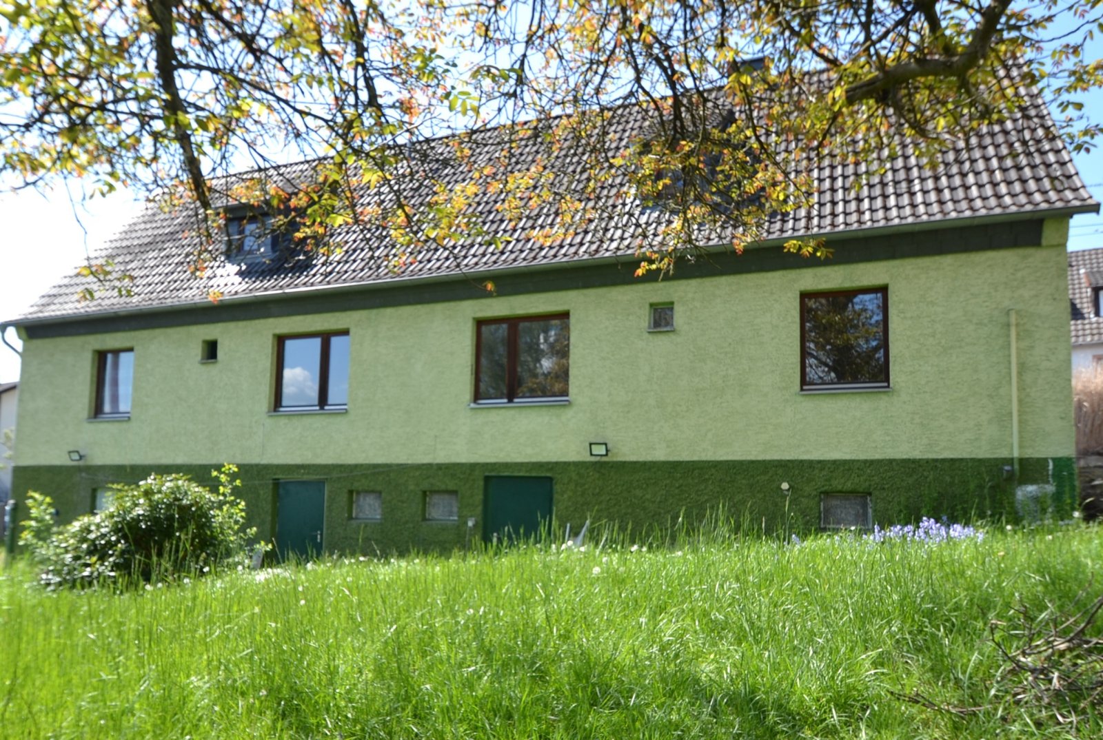 Handwerker aufgepasst: Sanierungsbedürftiges Ein- bis Zweifamilienhaus
