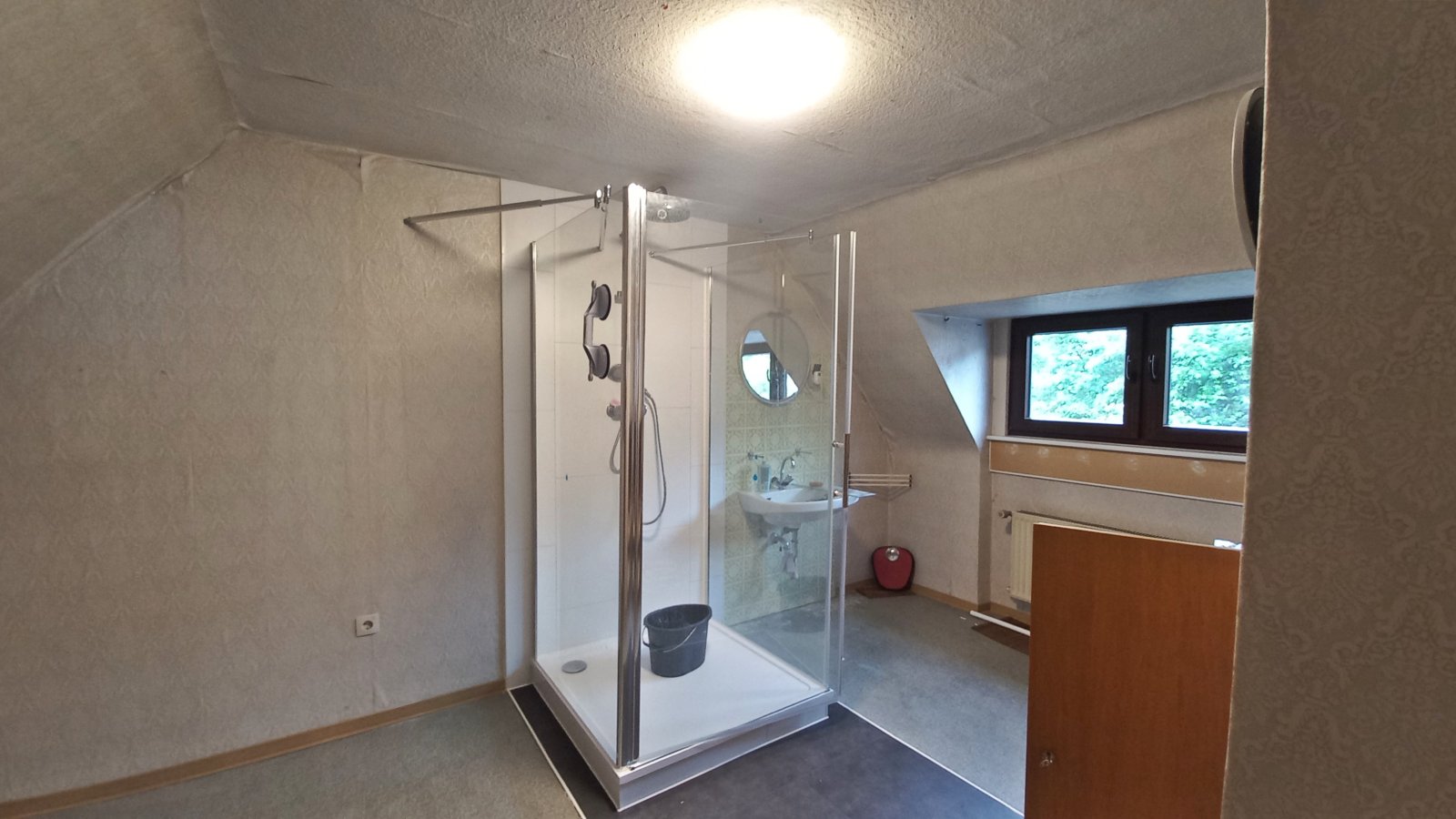 Handwerker aufgepasst: Sanierungsbedürftiges Ein- bis Zweifamilienhaus