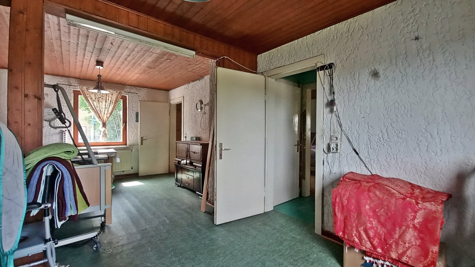 Handwerker aufgepasst: Sanierungsbedürftiges Ein- bis Zweifamilienhaus