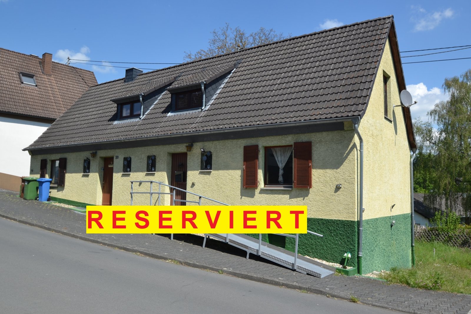 Handwerker willkommen: Sanierungsbedürftiges Ein- bis Zweifamilienhaus (Doppelhaus) 
