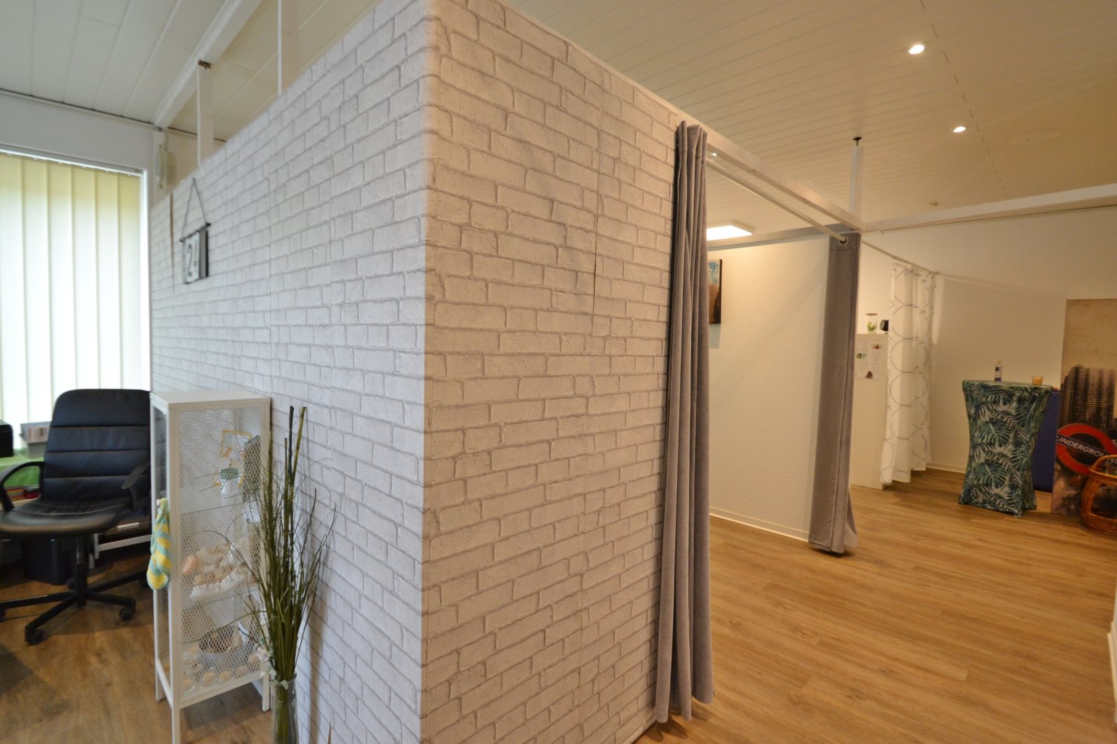 Büro - Praxis: Wohn- und Geschäftshaus im Zentrum von Dierdorf, komplett vermietet