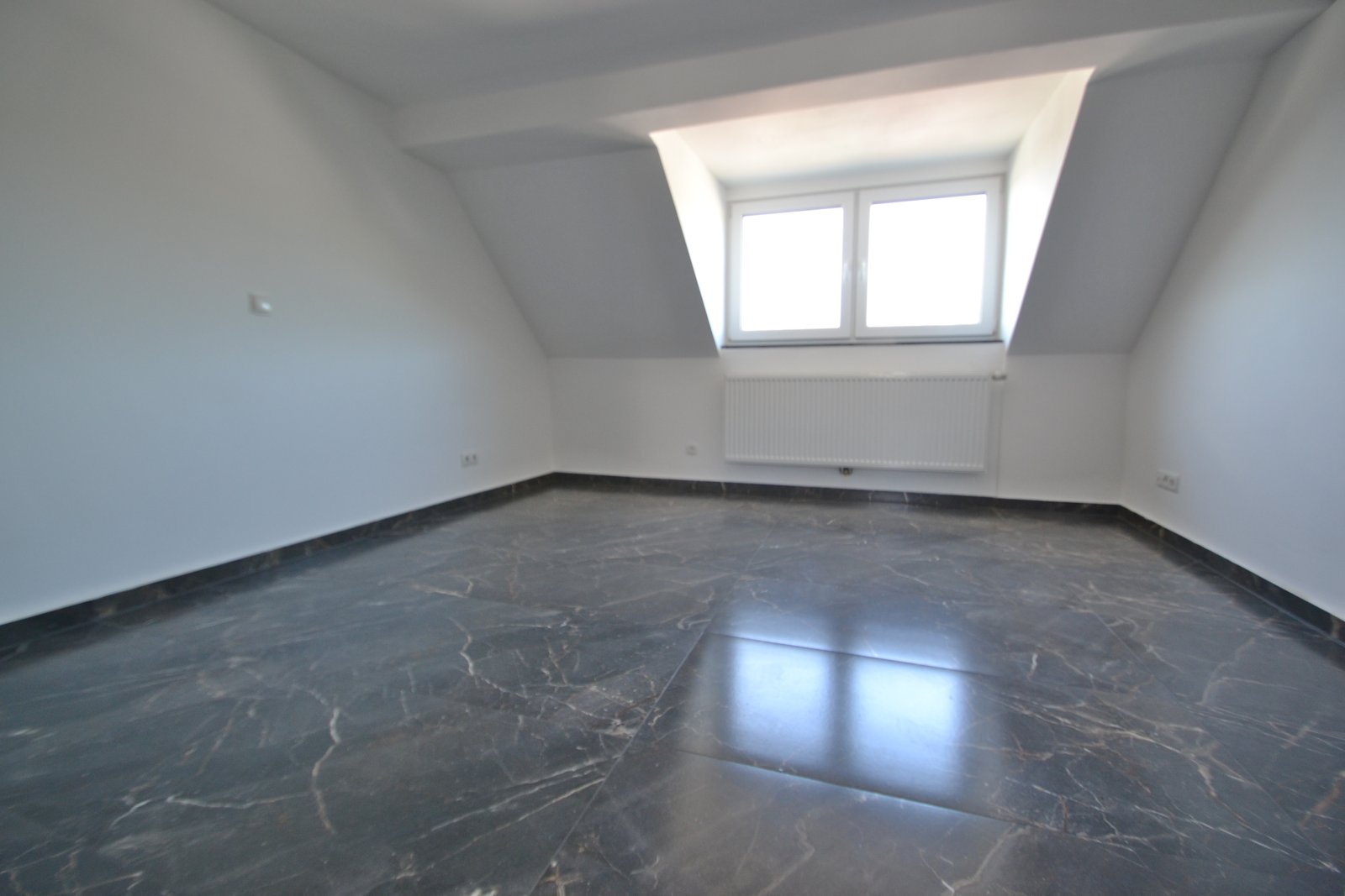 Schlafzimmer / Kinderzimmer 2
