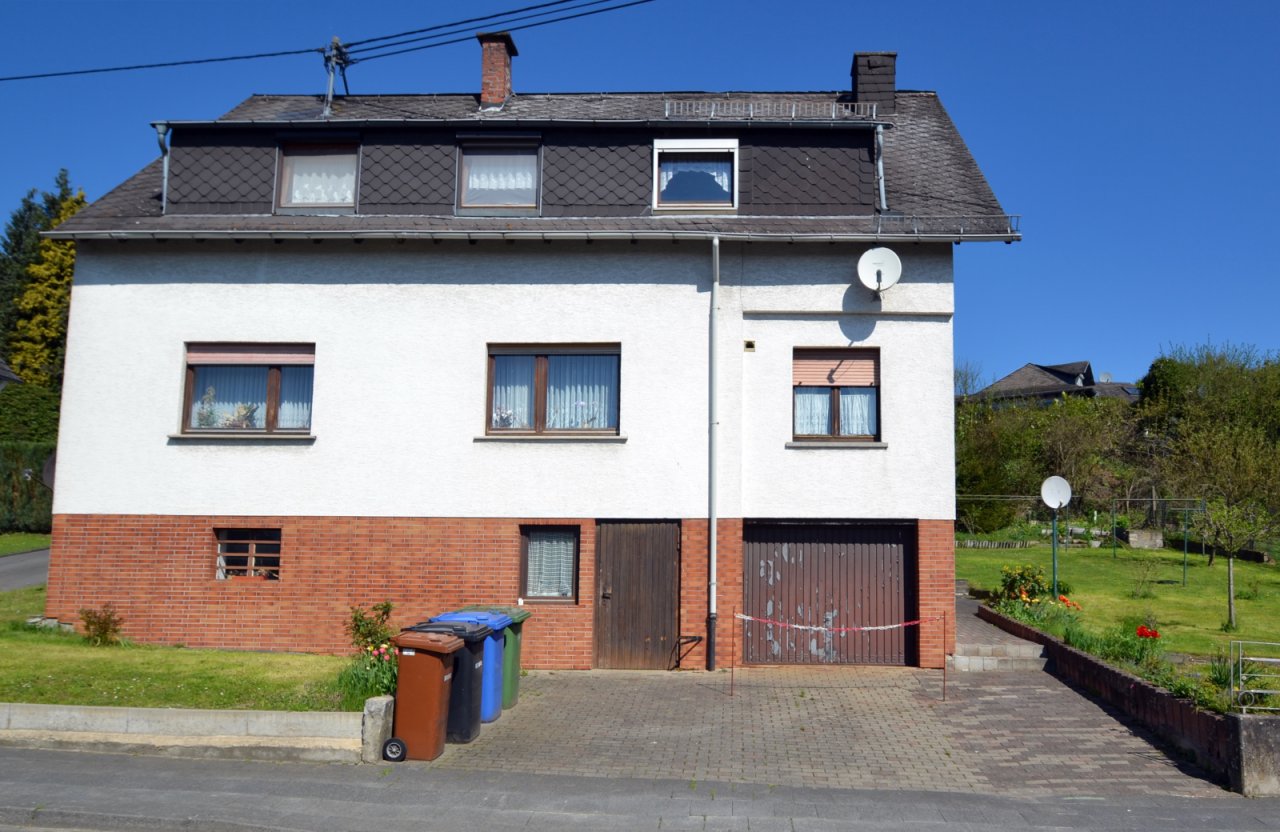 Ansicht straßenseitig, Südseite Ansicht straßenseitig, Südseite