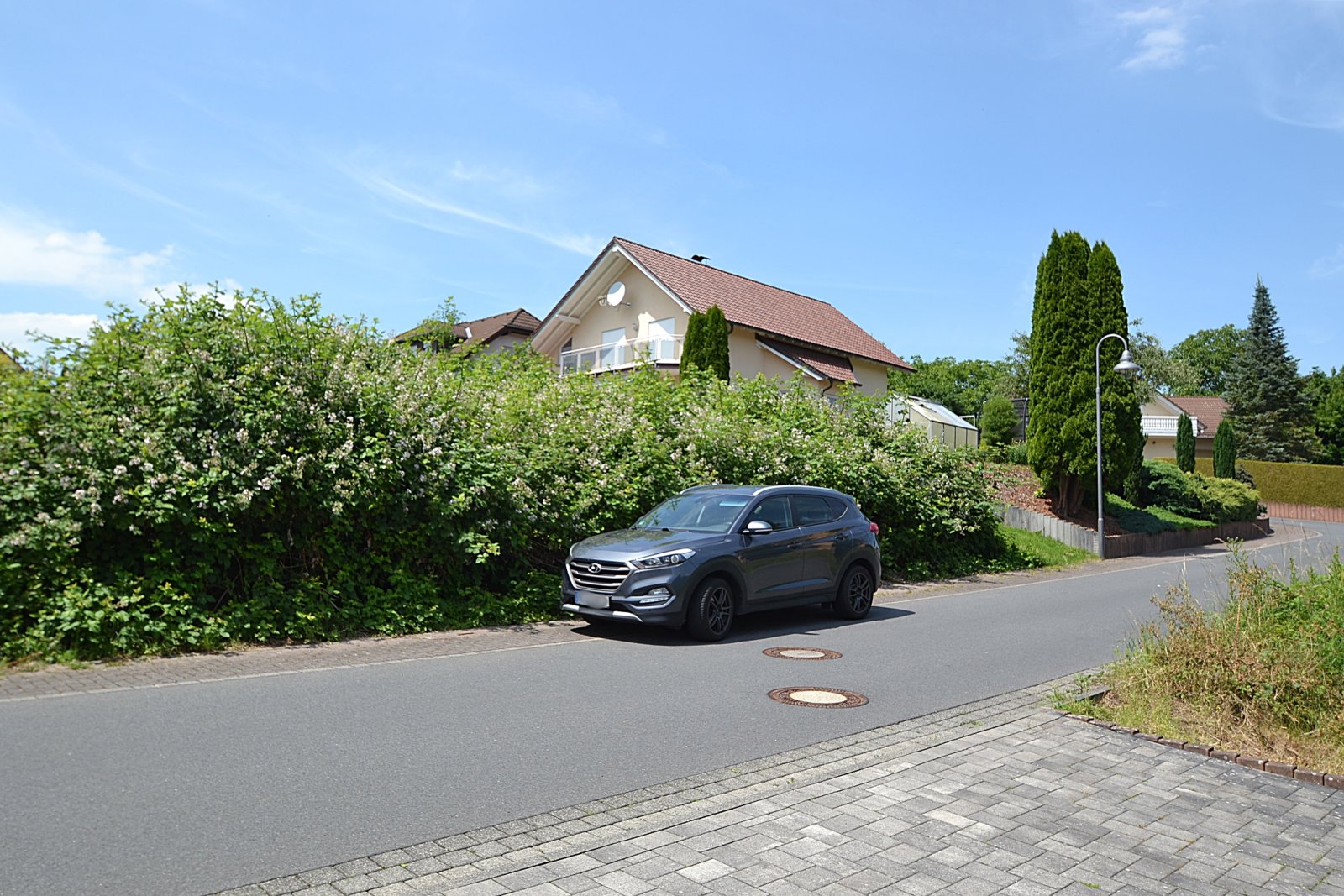 Grundstücksbreite ca. 20 Meter (Ostseite) Grundstücksbreite ca. 20 Meter (Ostseite)