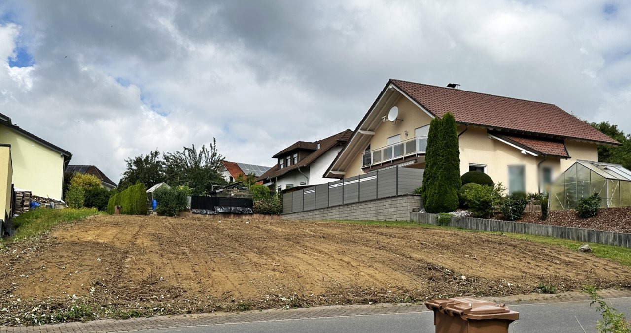 Pläne und weitere Fotos auf Anfrage