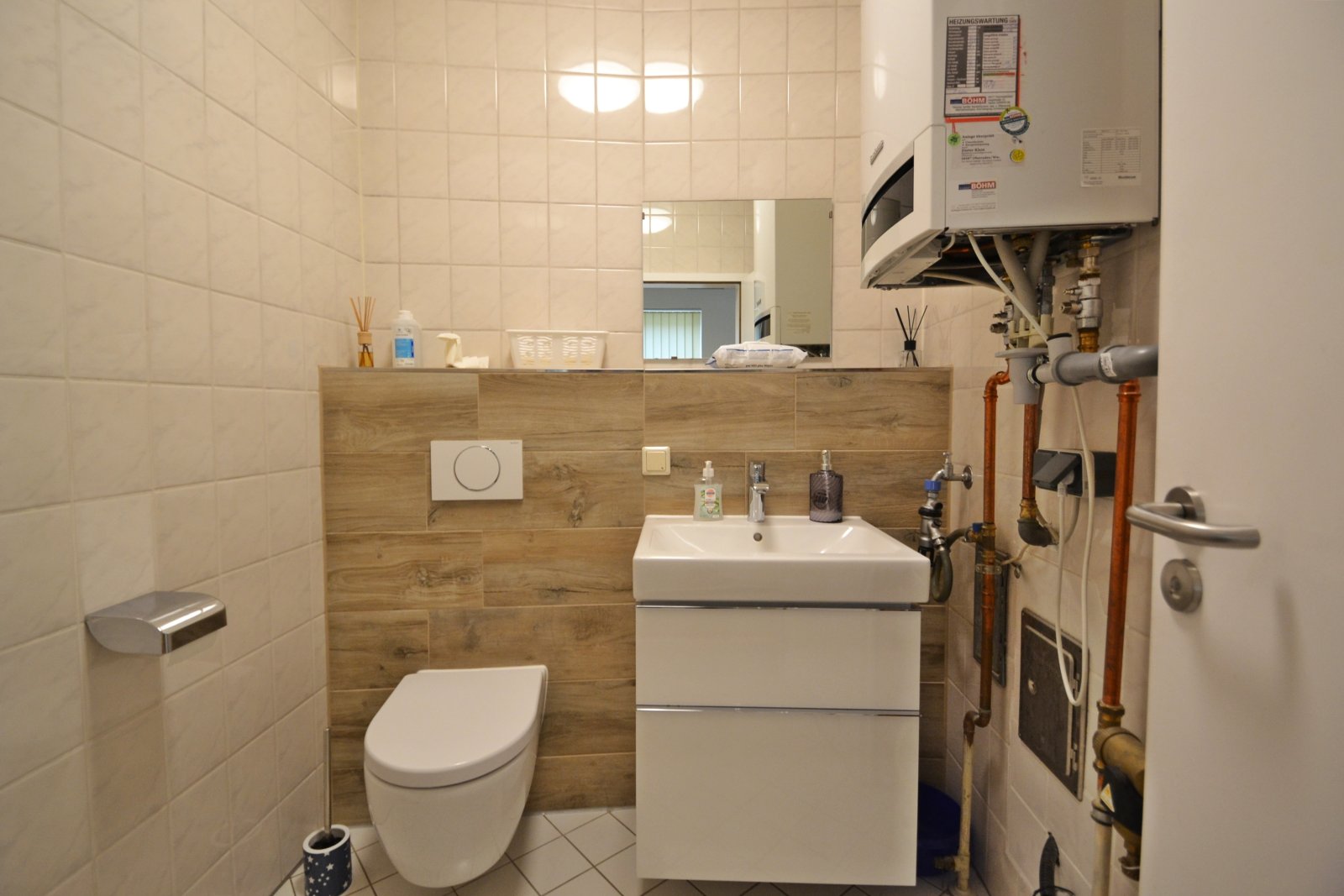 Bad mit eigener Brennwerttherme Bad mit eigener Brennwerttherme