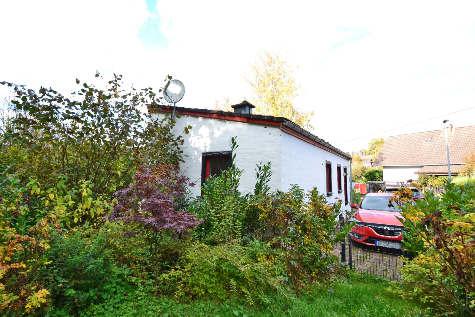 2 Pkw-Stellplätze neben dem Haus 2 Pkw-Stellplätze neben dem Haus