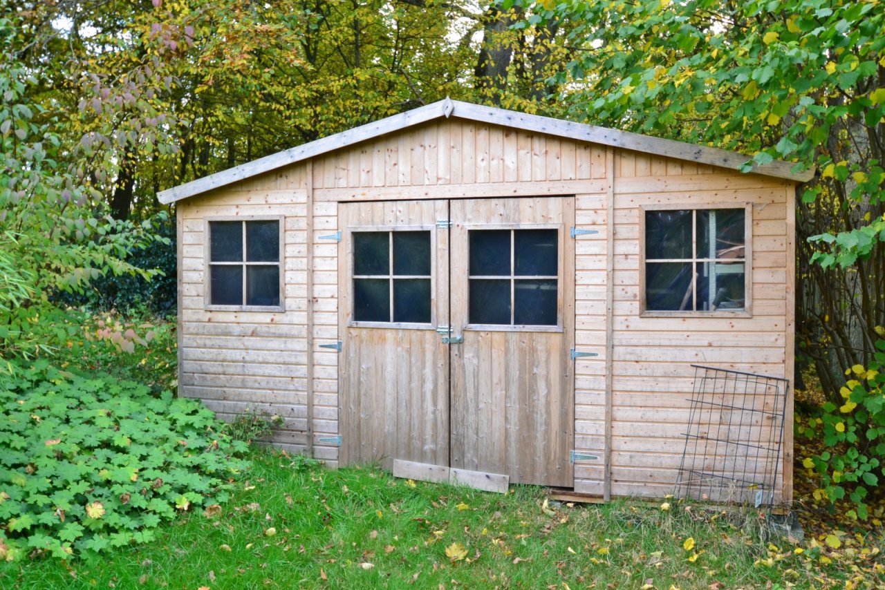 Holzhaus für Geräte und Gartenmöbel Holzhaus für Geräte und Gartenmöbel