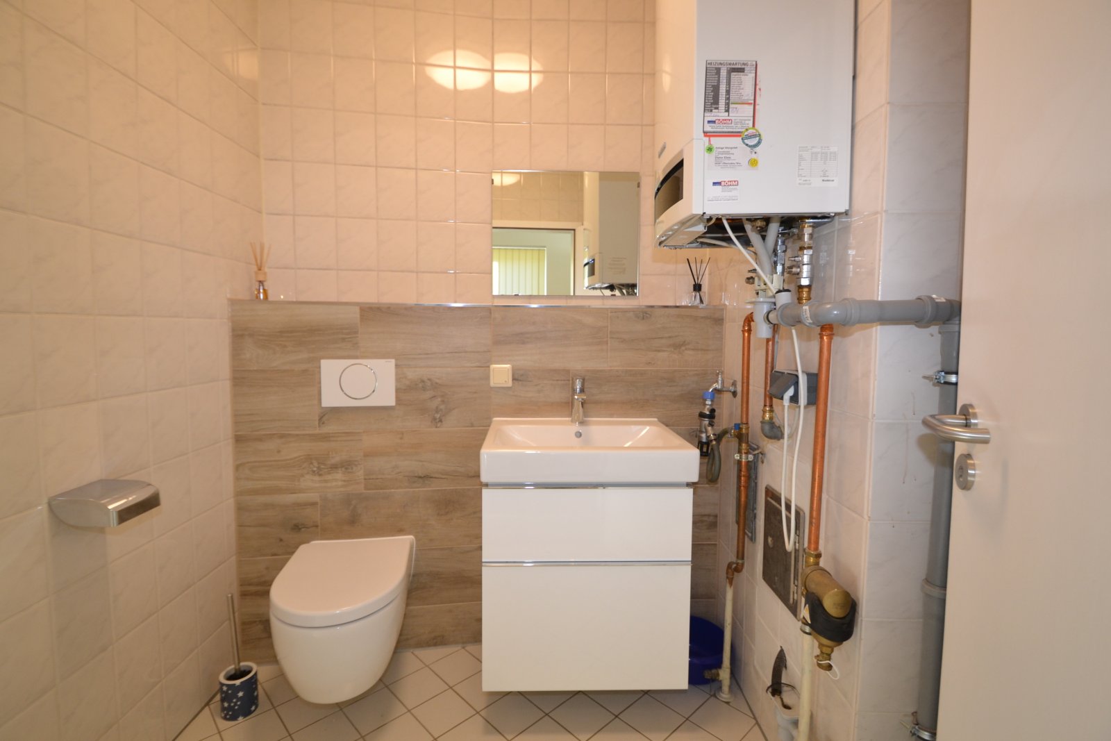 Bad mit separater Gas-Brennwerttherme Bad mit separater Gas-Brennwerttherme