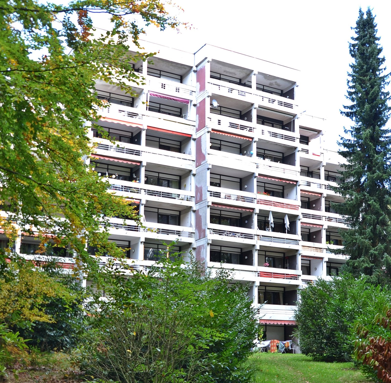 Sanierungsobjekt: Eigentums-Penthousewohnung in schöner, ruhiger Waldrandlage 