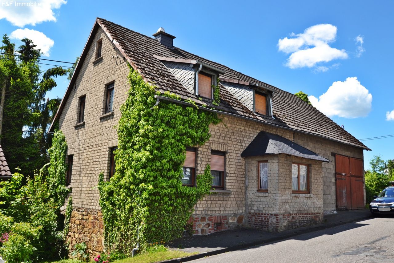 Dierdorf - Ortsteil: Älteres Einfamilienhaus / Bauernhaus mit ausbaufähigem Nebengebäude  Dierdorf - Ortsteil: Älteres Einfamilienhaus / Bauernhaus mit ausbaufähigem Nebengebäude